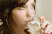 باحثون: واحد من بين خمسة أشخاص لا يعرف كمية الماء التي يجب تناولها
