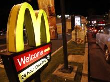 عمال "ماكدونالدز" يطالبون بزيادة الحد الأدنى لأجورهم