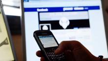 Facebook ... تحدث تطبيقها على نظام أندرويد لتتيح للمستخدم الإعجاب دون انترنت